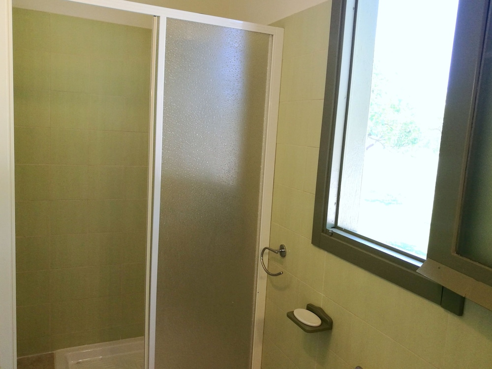 Economy Room, Pool View, Poolside photo 2