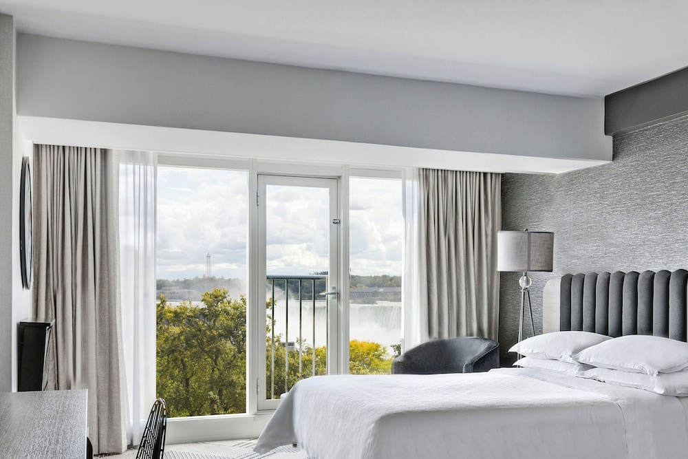 Room, 1 Queen Bed with Sofa bed
