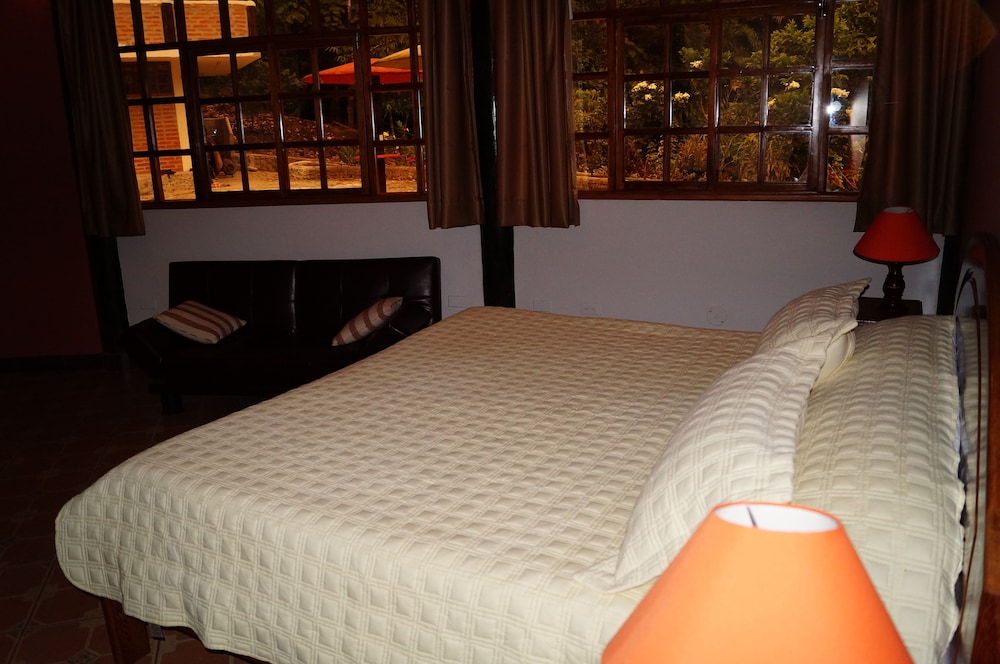 Deluxe Double Room, 1 King Bed, Hot Tub, Mountain View photo 1