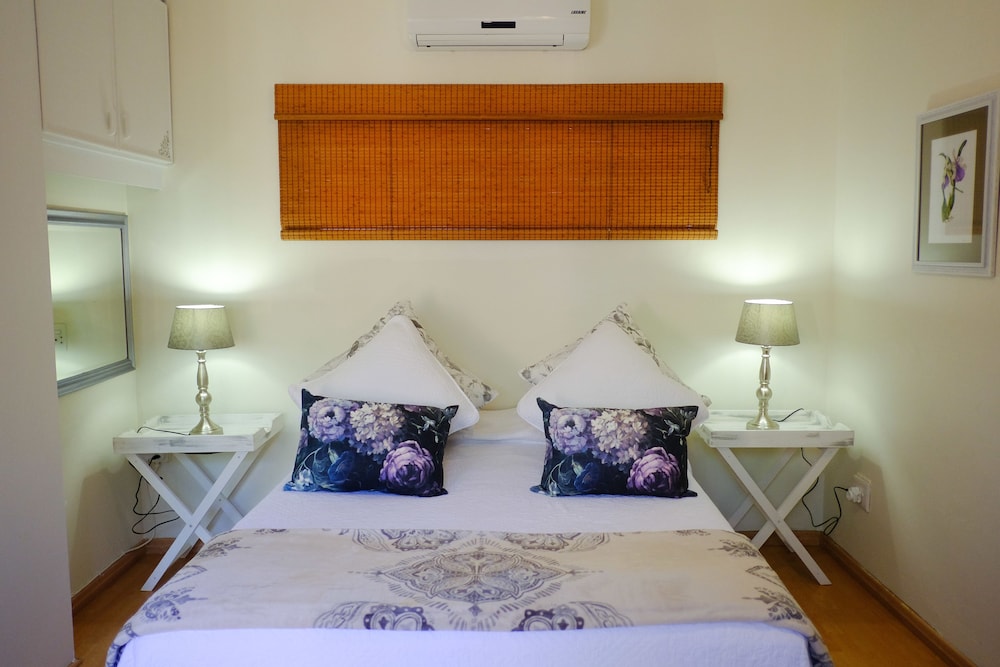 Luxury Room, 1 Queen Bed (Room E) photo 2