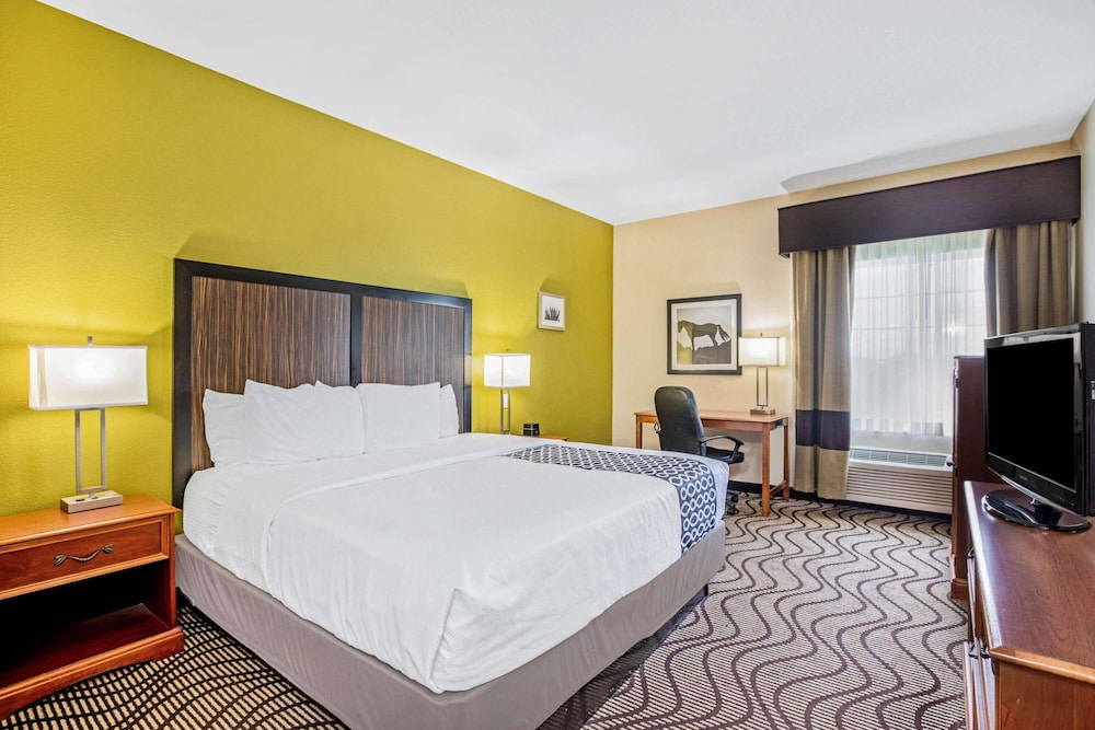 Room, 1 King Bed, Non Smoking - Photo 2