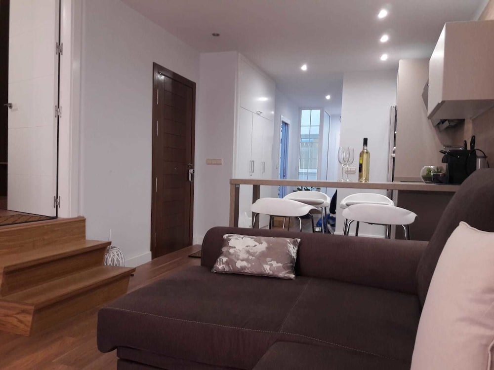 Design Apartment, 2 Bedrooms, Fireplace, Poolside