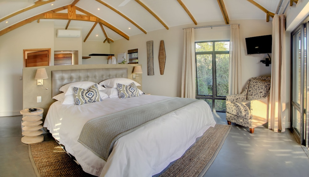 Luxury Family Suite with Pool photo 1