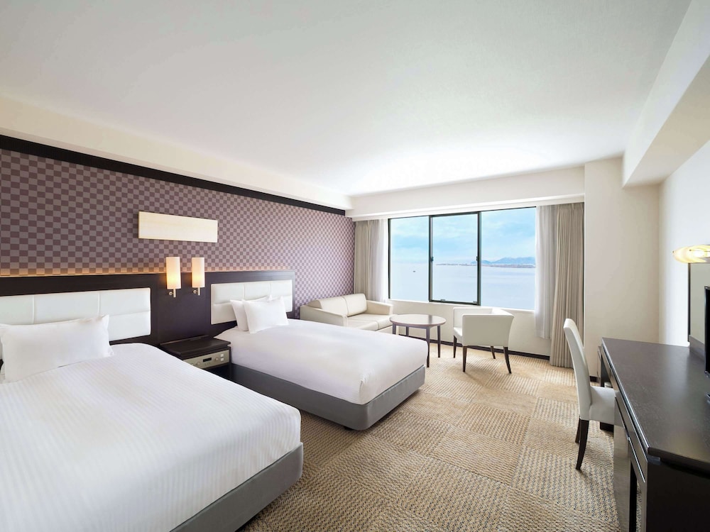 Standard Room, Multiple Beds, Lakeside photo 3