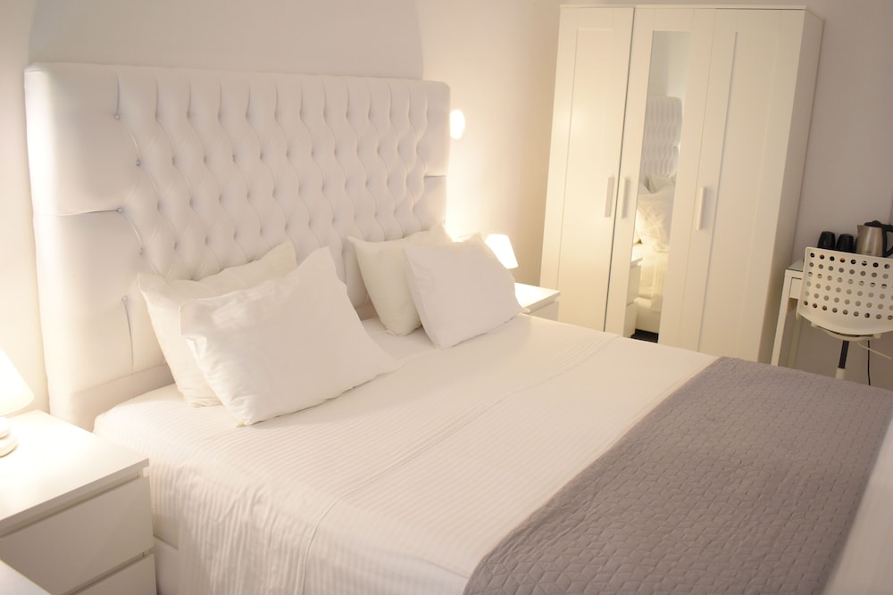 Honeymoon Suite, 1 Queen Bed, Non Smoking (ATLAS)