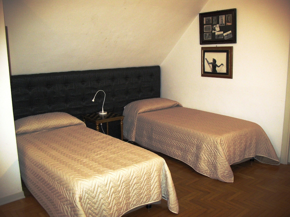 Room, 2 Twin Beds, Ensuite, Garden Area photo 1