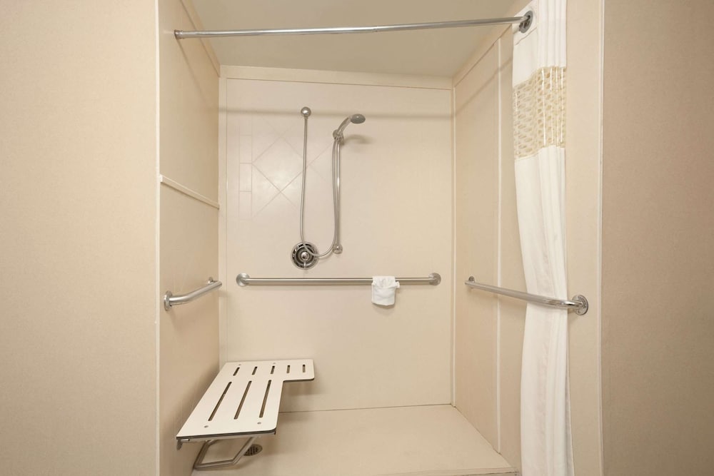 Room, 1 King Bed, Accessible, Non Smoking - Photo 1