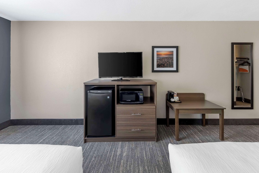 Suite, Multiple Beds, Non Smoking - Photo 3