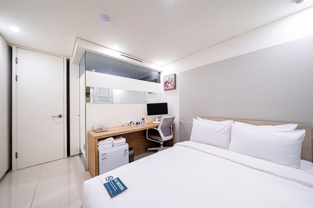 Business Room (SIDIZ Chair)