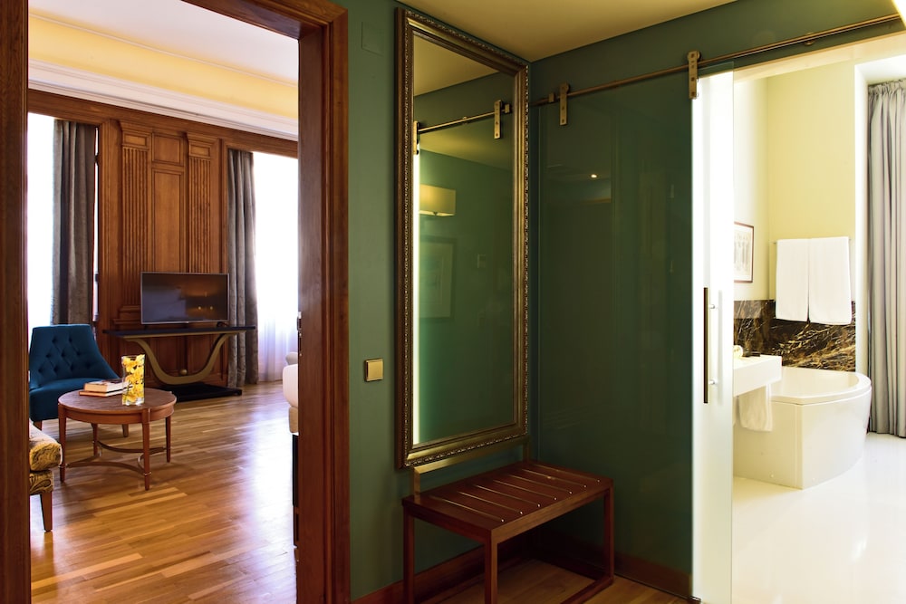 Suite (Aurea, King Size Bed)