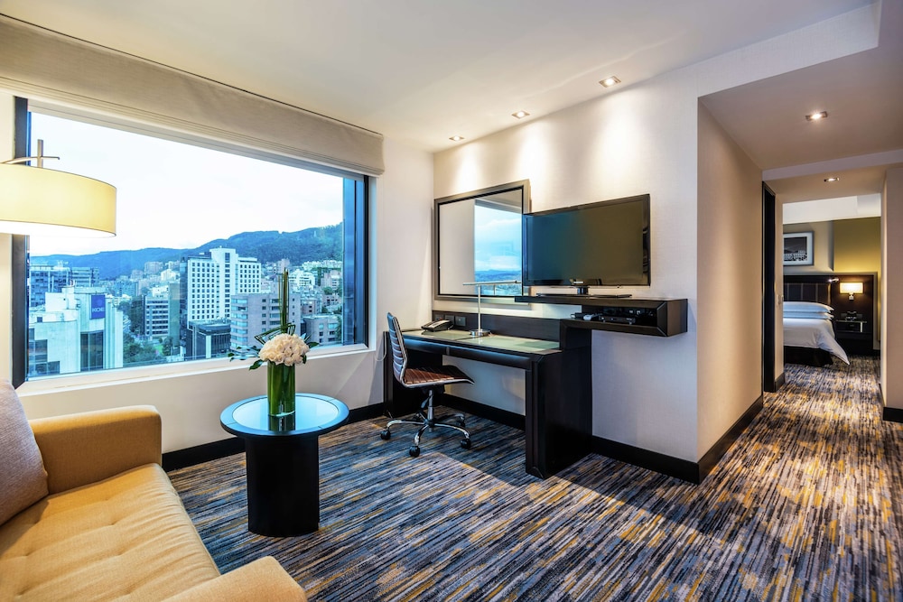 Suite, 1 Bedroom - Photo 11