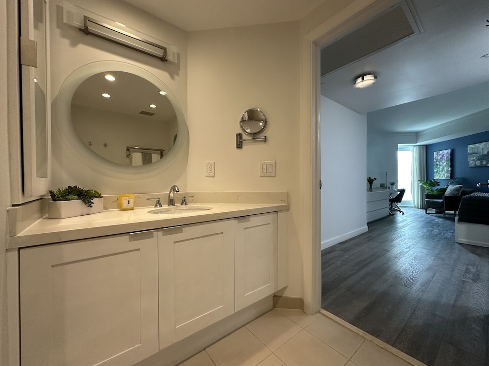 Comfort Double Room, 1 King Bed, Partial Ocean View1406.01, photo 6