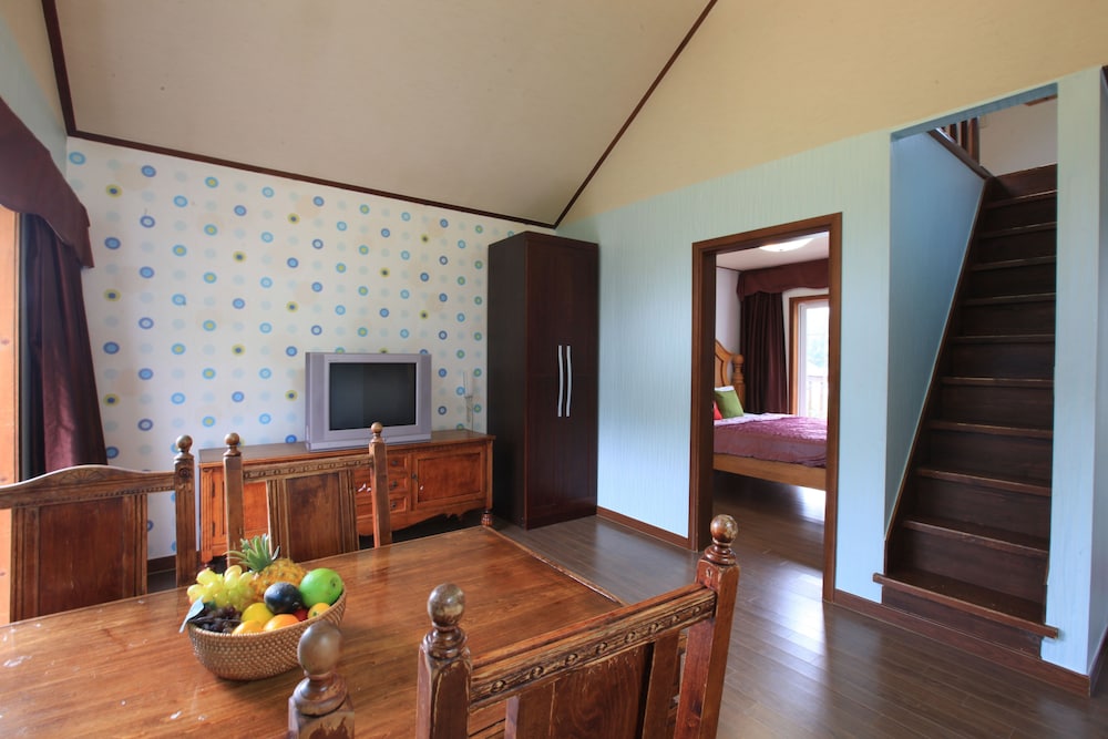 Family Room photo 2