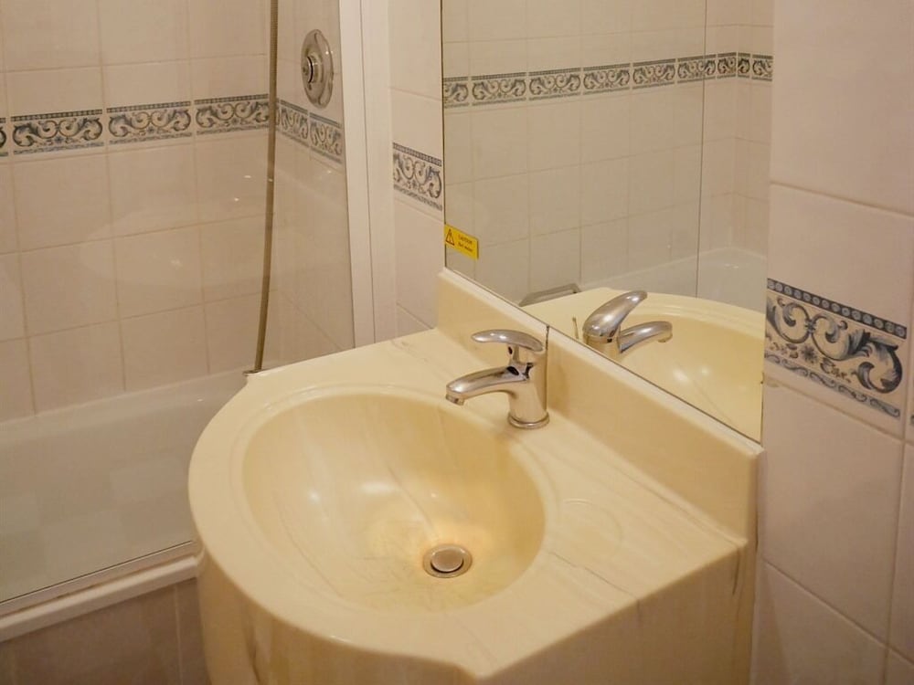 Standard Twin Room, Ensuite photo 2