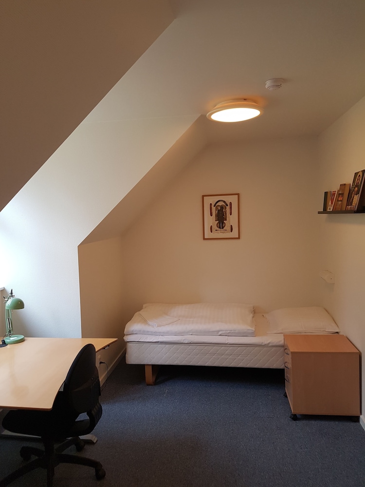 Basic Twin Room photo 3