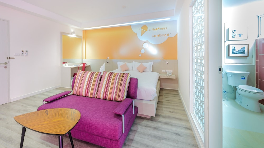 Suite With Balcony - Photo 5