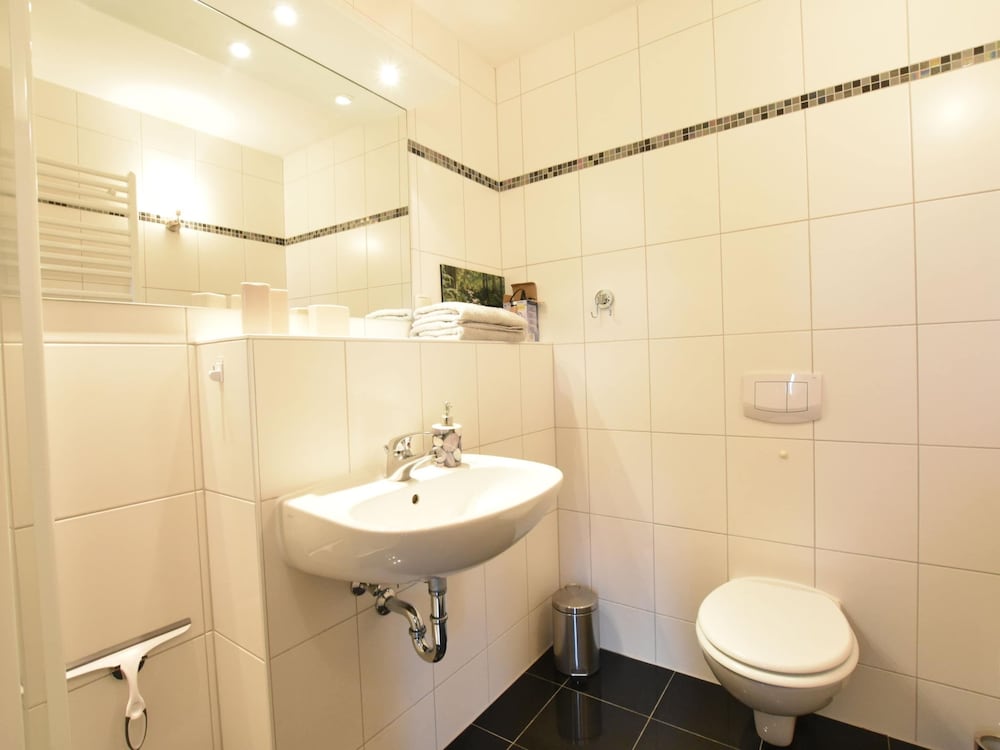 Comfort Apartment, 3 Bedrooms photo 3