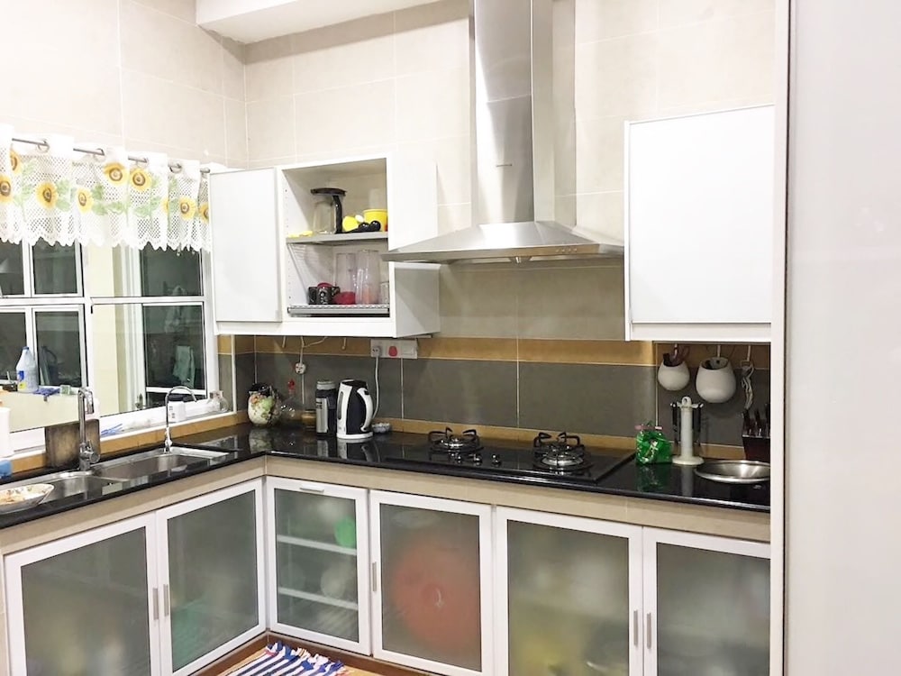 Premium Bungalow, 4 Bedrooms, Private Bathroom, Hill View photo 2