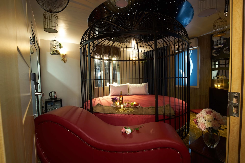 Bird Cage Room