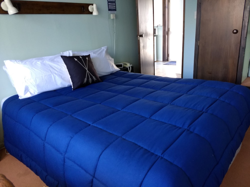 1 Bedroom Queen Unit with Double Upstairs