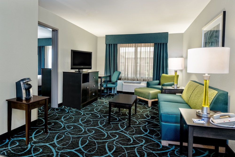 Standard Room, 2 Queen Beds - Photo 3