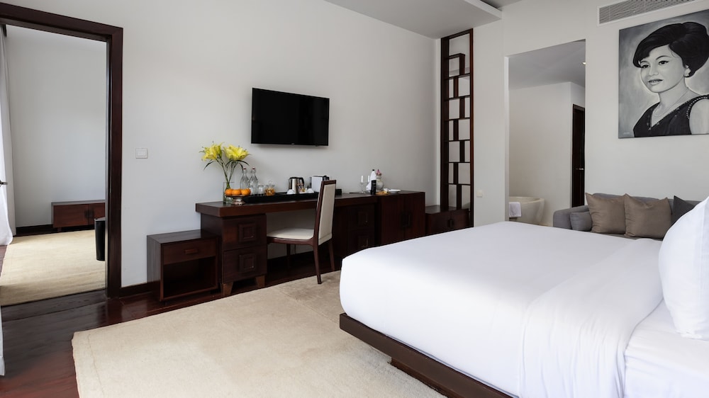Two-Bedroom Family Suite  Free Laundry + Daily 60Min Massage + Mini Bar + Airport Pick-Up - Photo 6