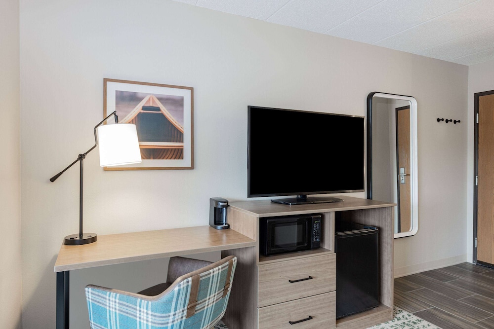 Superior Suite, 1 King Bed, Non Smoking (Studio) photo 3