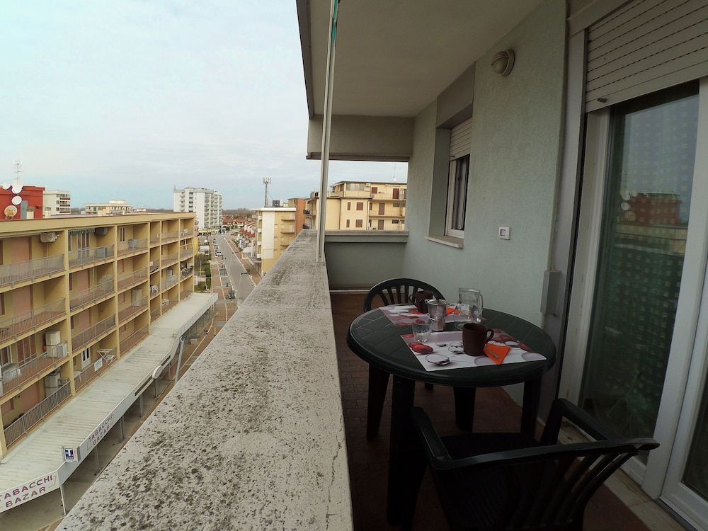 Classic Apartment, 2 Bedrooms (Eco 34) photo 3