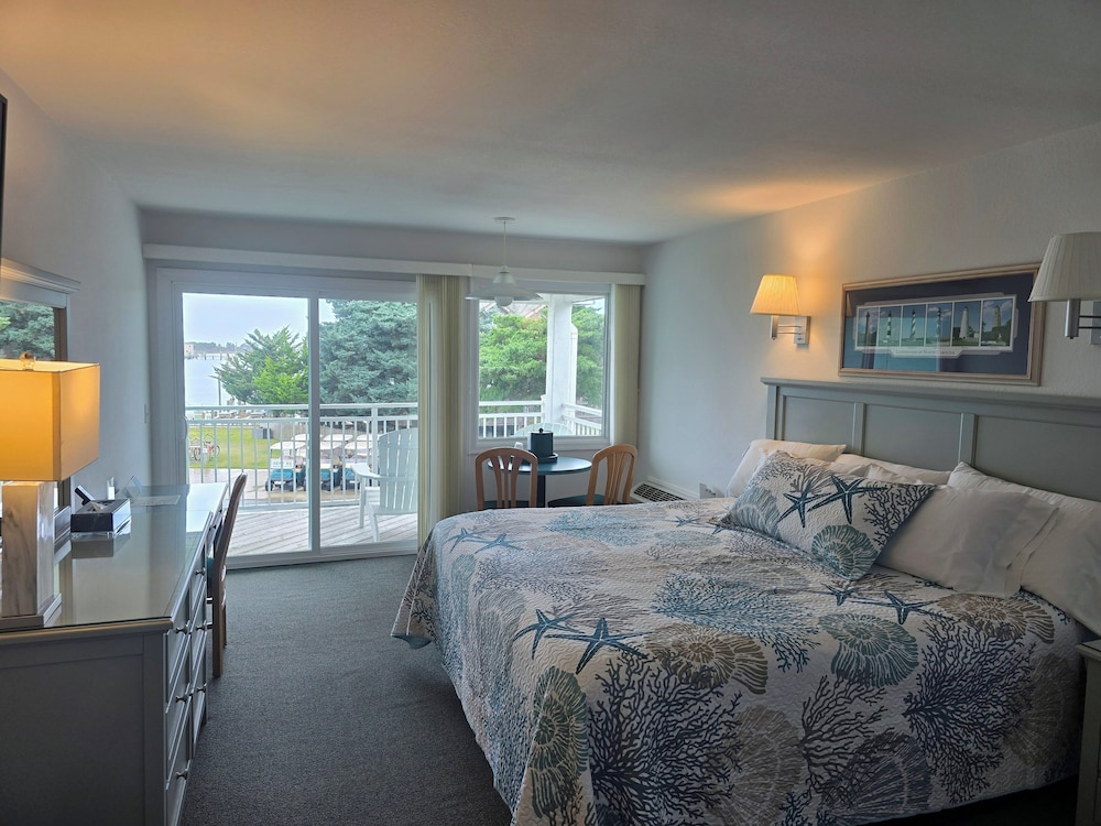 Standard Room, 1 Bedroom, Non Smoking (2nd FL Harborfront King, Private Deck)