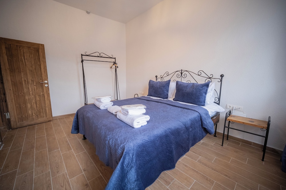 Comfort Triple Room With Balcony - Photo 13