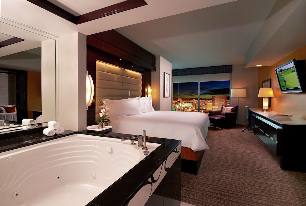 Suite, 1 Bedroom, Accessible, Kitchen (Hearing, Roll-In Shower) - Photo 3