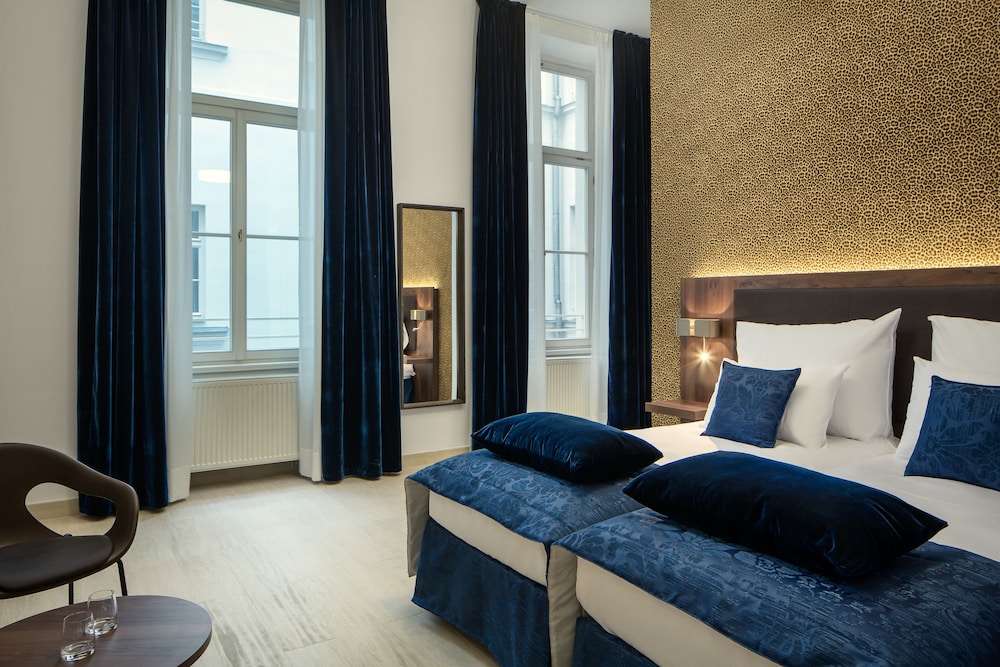 Connected Deluxe Rooms thumbnail 6