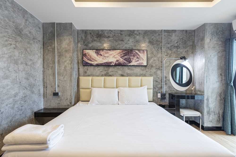 Deluxe Double Room - Photo 11