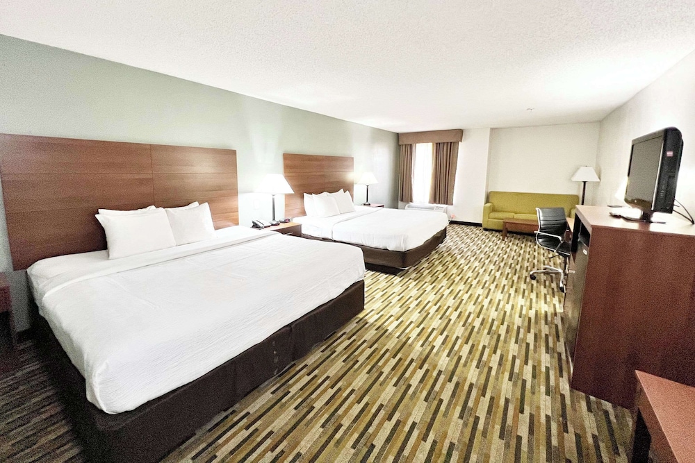 Suite, Multiple Beds, Non Smoking - Photo 1
