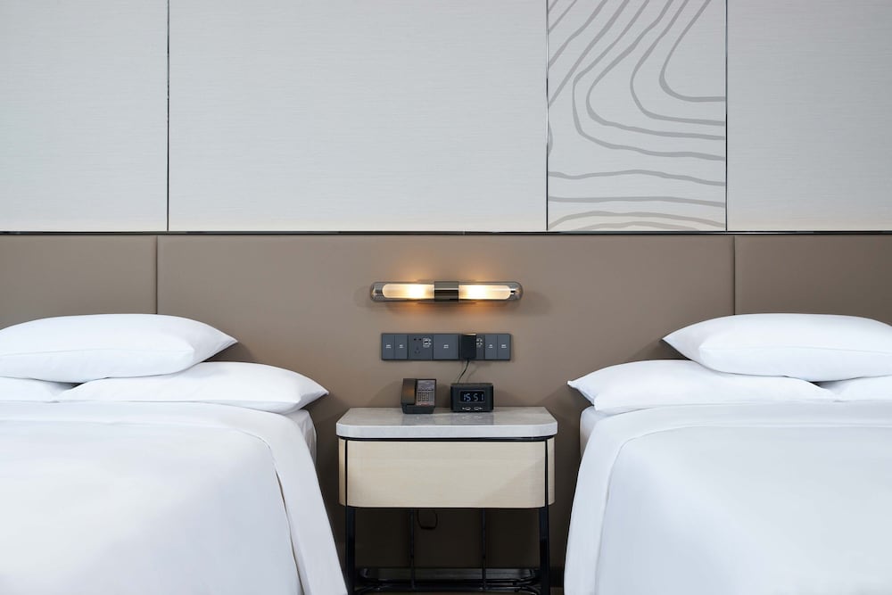 Deluxe Room, 2 Double Beds, City View photo 2