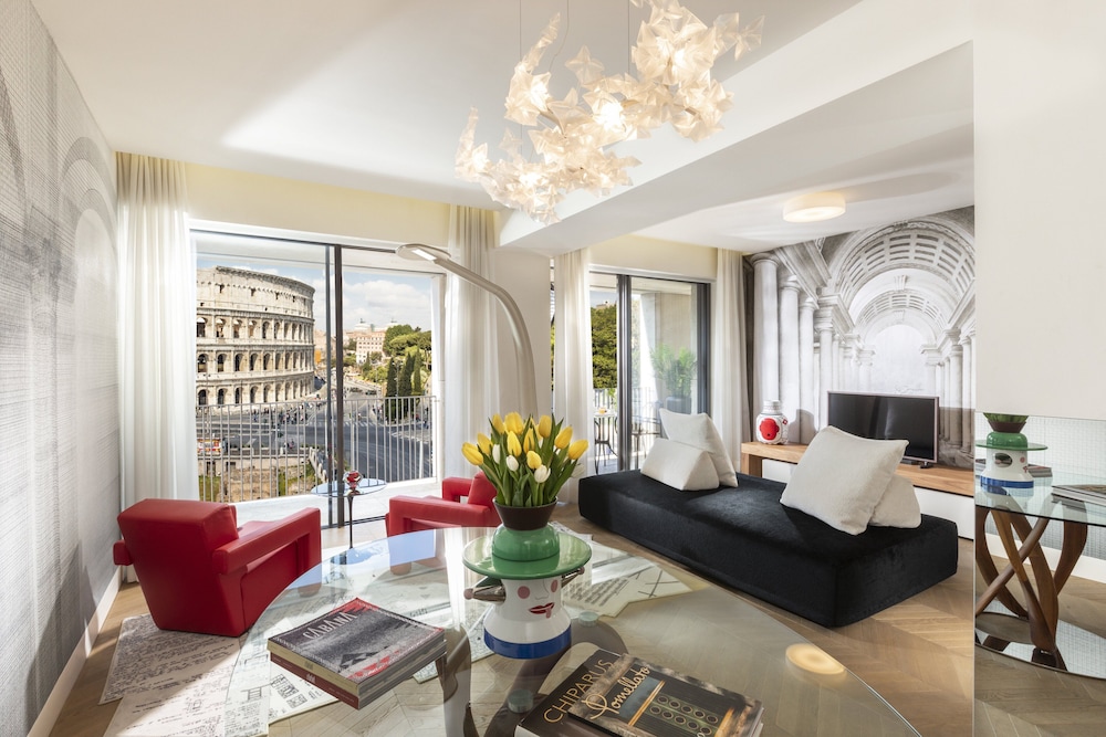 Suite Gallery (Colosseum View)