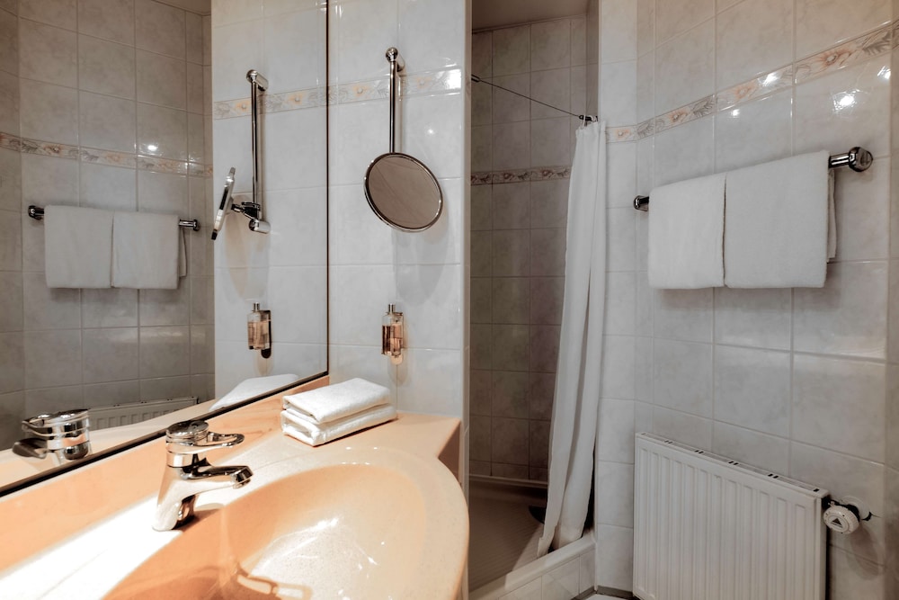 Standard Room, 1 Double Bed, Bathtub (17SQM, Free WiFi) photo 2
