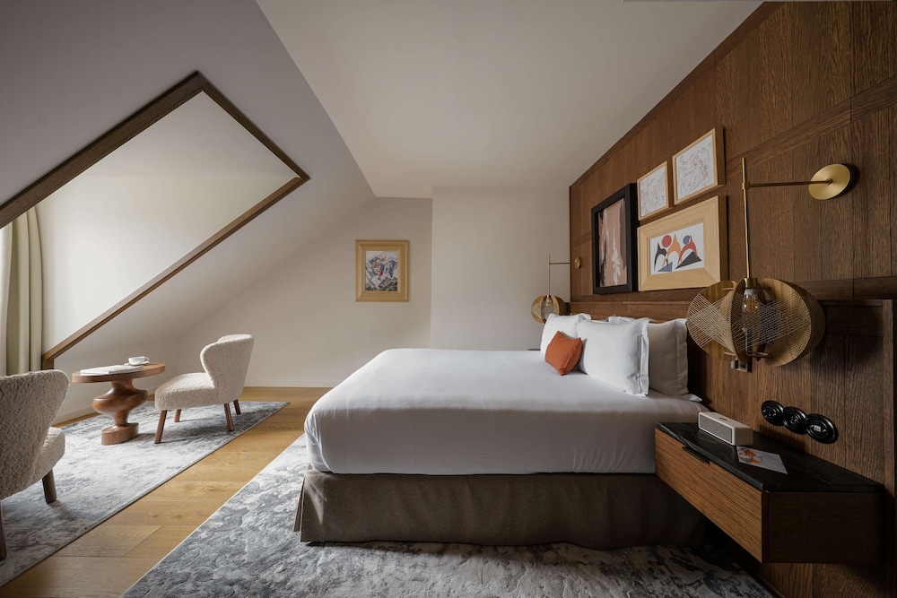 The Signature Extra Mansarde double room for single use
