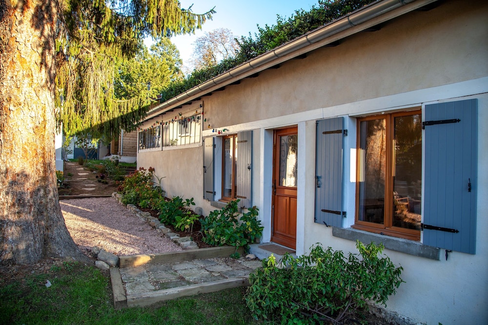Standard Cabin, Private Bathroom, Garden View photo 3