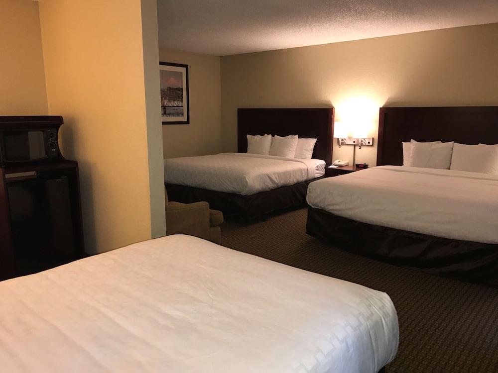 Standard Room, Multiple Beds, Non Smoking photo 3