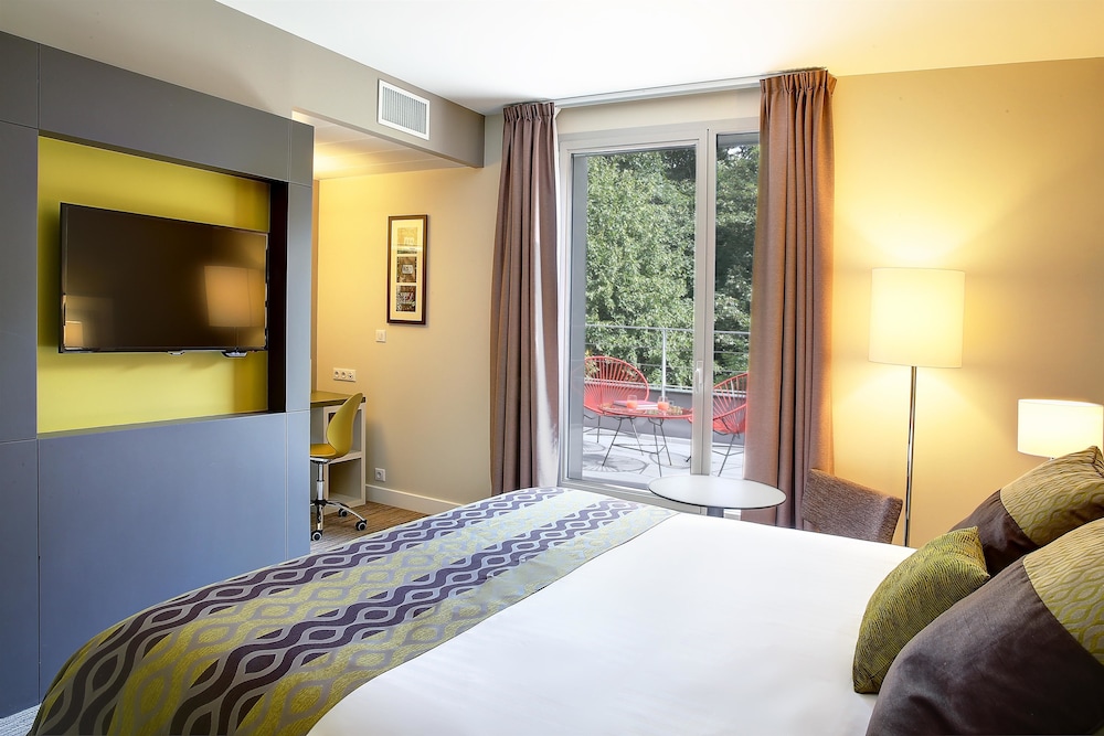 Executive Room, 1 King Bed, Non Smoking, Terrace - Photo 7