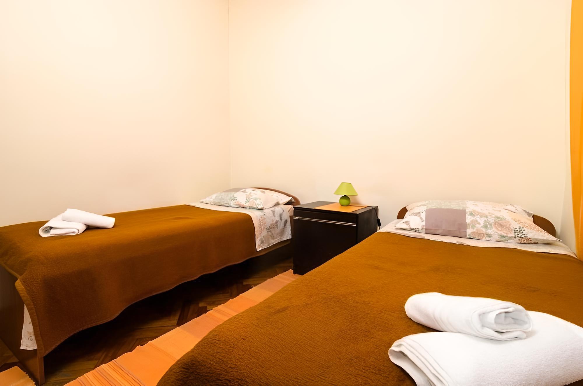 Twin Room (Twin Room)