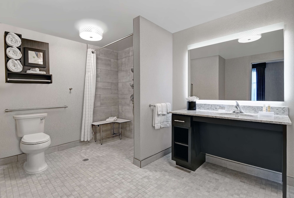Suite, 2 Queen Beds, Accessible (Mobility & Hearing, Roll-in Shower) - Photo 3