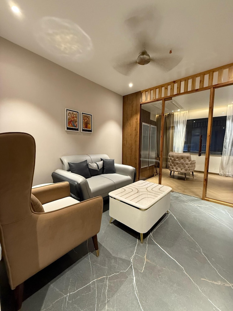 Executive Room - Photo 7