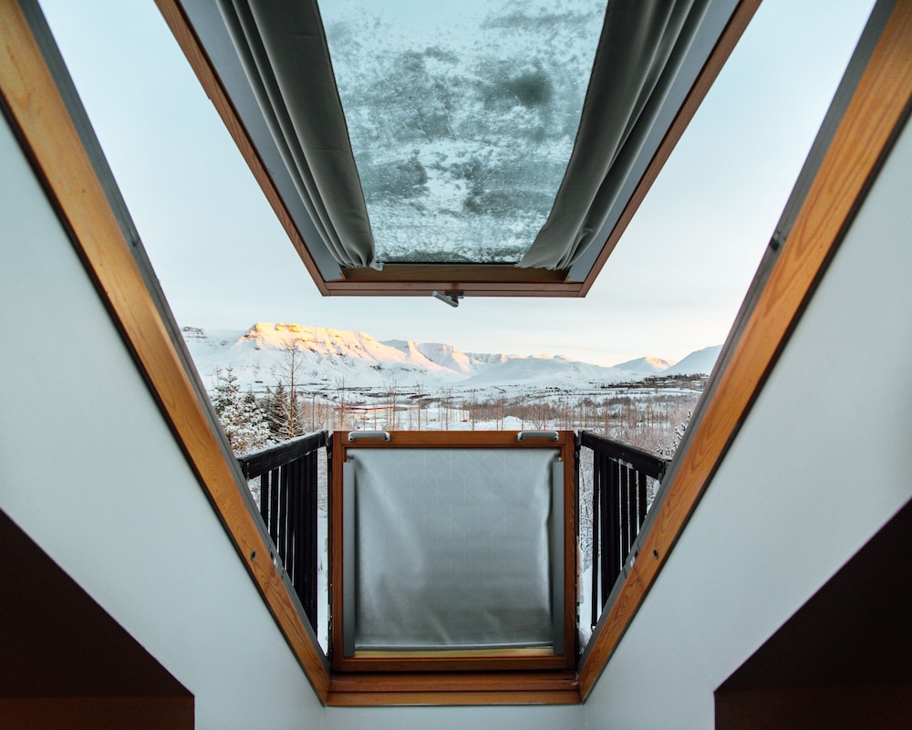 Deluxe Room, 1 Double Bed, Balcony, Mountain View