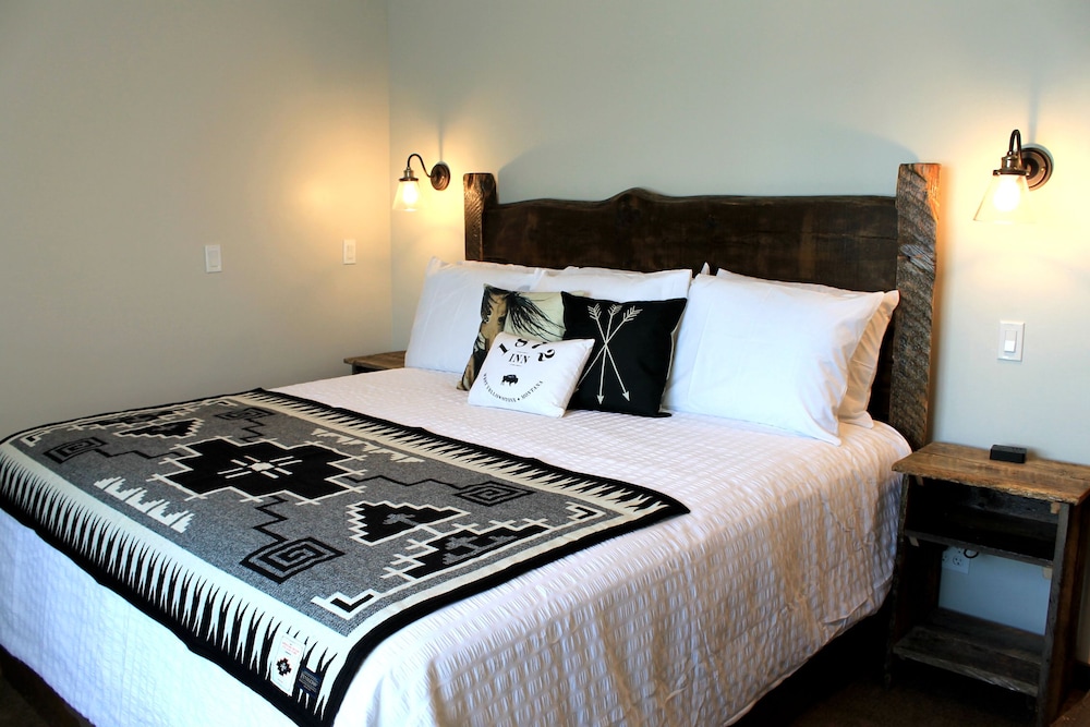Premium Room, 1 King Bed photo 3