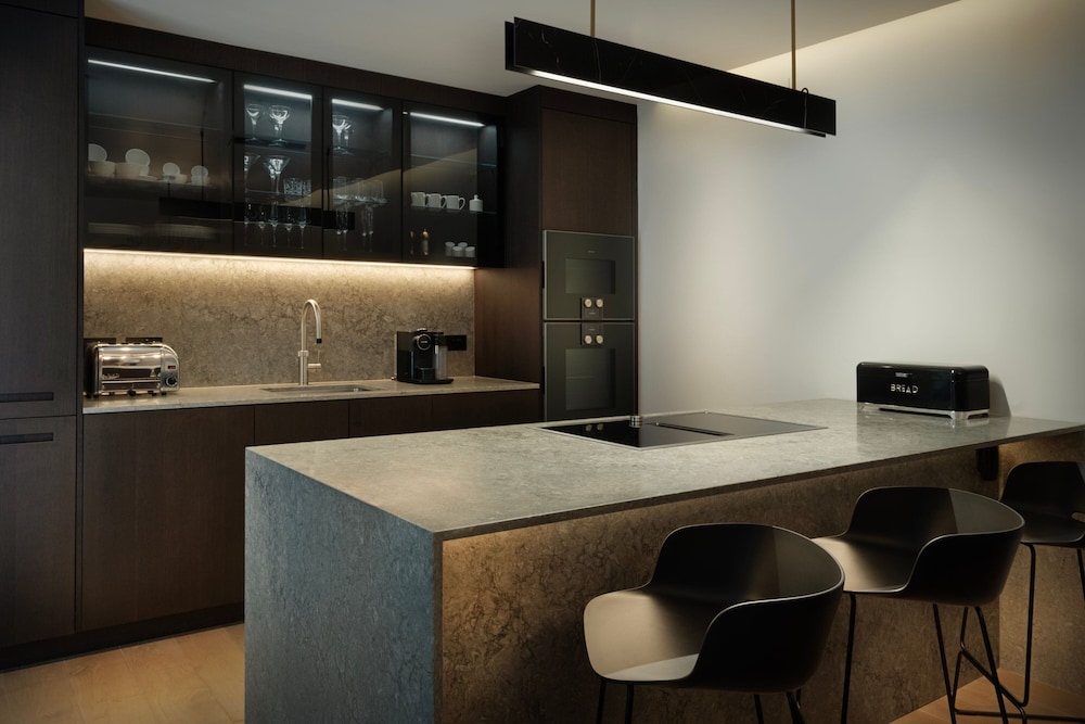 Room, 3 Bedrooms, Balcony, River View (The Cadogan Residence, View) thumbnail 6