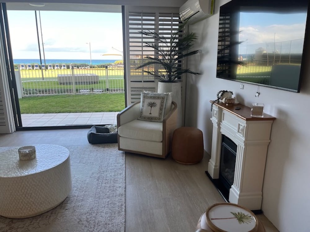 Deluxe Apartment, 2 Bedrooms, Beachfront photo 3