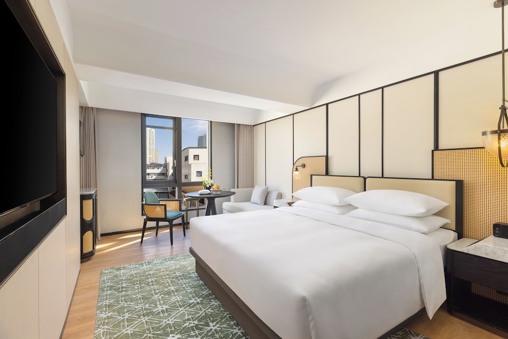 Superior Double Room, 1 Queen Bed, Private Bathroom, City View