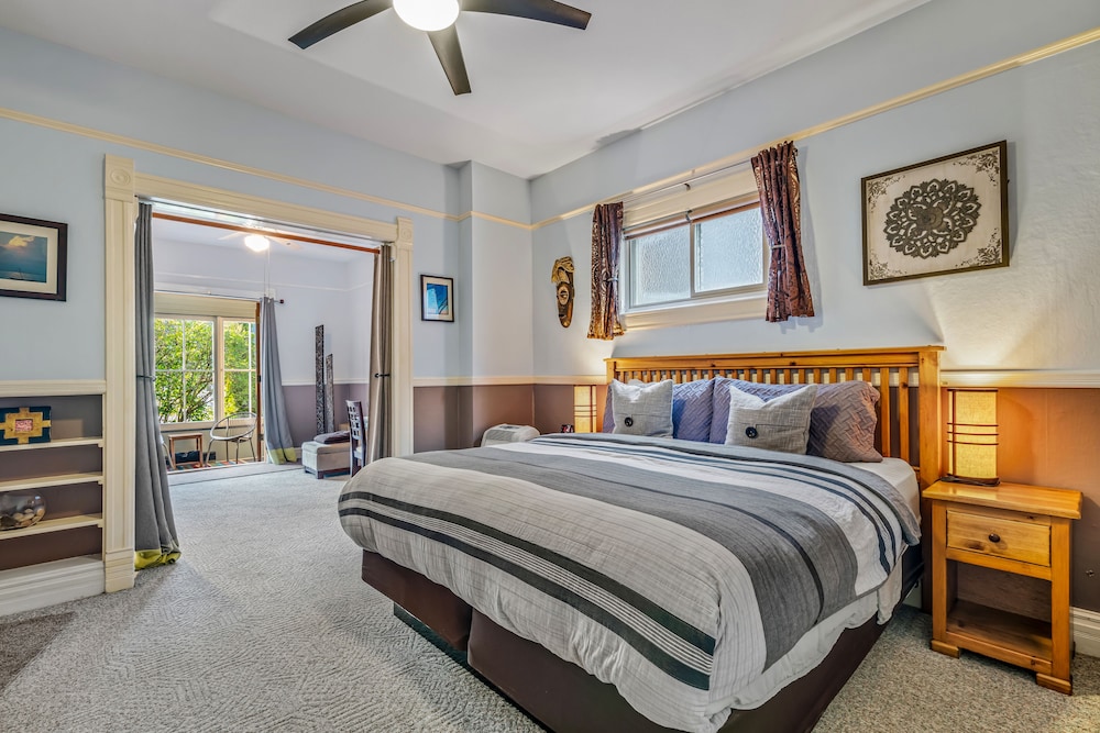 Deluxe Suite, 1 King Bed, Terrace